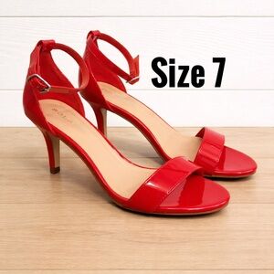 👠💙🔥 New in box Solanz Red Patent Leather Heels Size 7 Ankle Strap Sandals